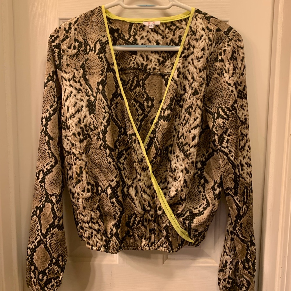 Vici snake long sleeve top with neon piping